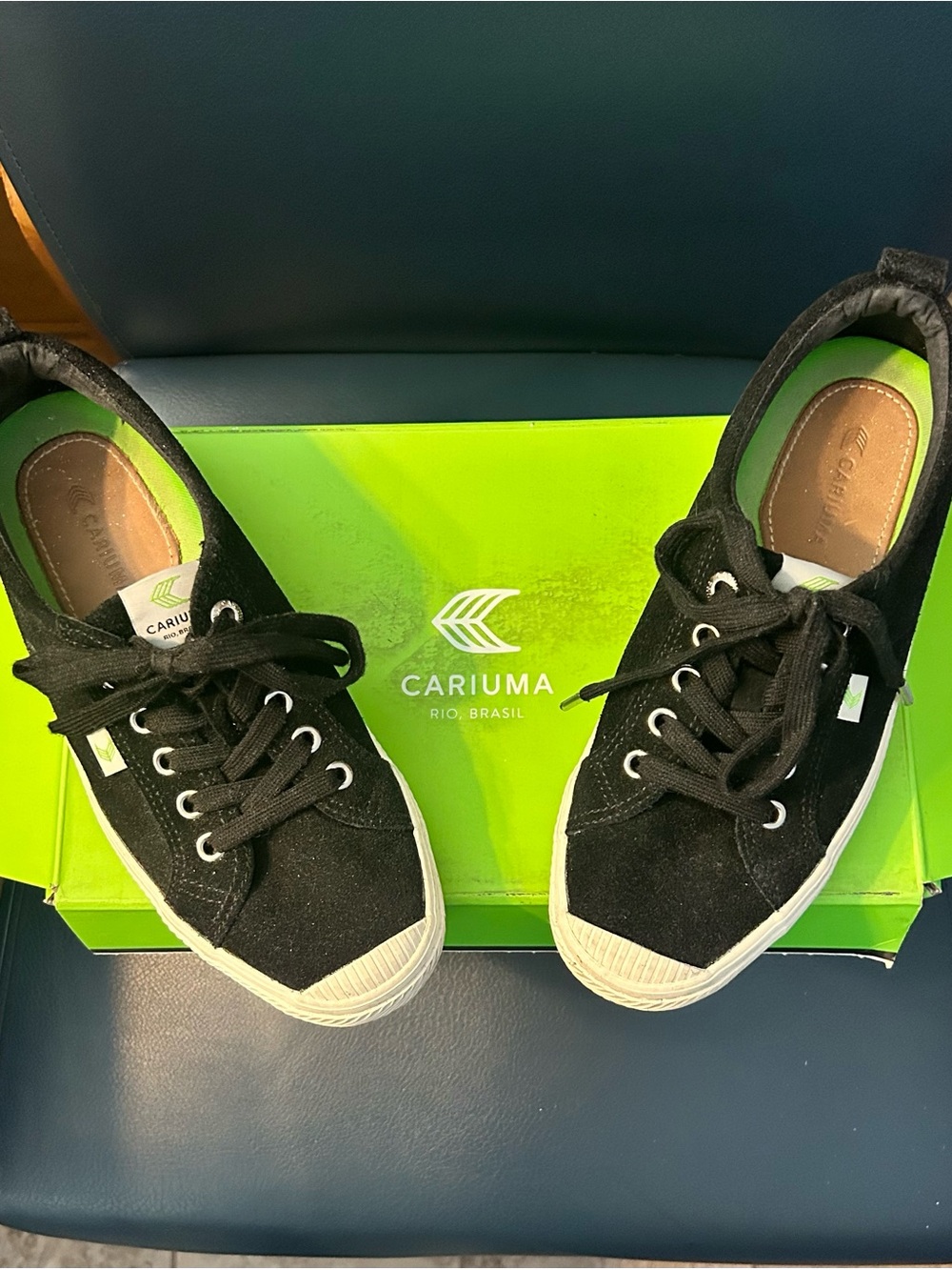 Cariuma Black and White Low-Top Canvas Sneakers